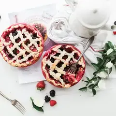 Warm berry tart