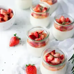 Vanilla & strawberry pots