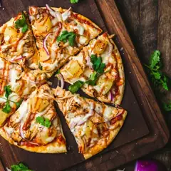 Stone-baked chicken pizza